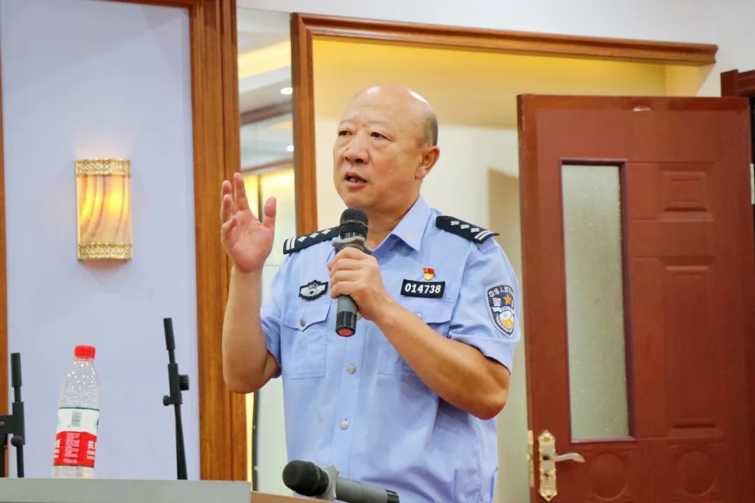 法治课堂 | 市公安局郑警官来我校举办2022年夏季法治大课堂